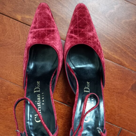 CHRISTIAN DIOR PARIS DEEP RED VELVET PUMPS HEELS ITALY 37.5 US 7.5 - Picture 2 of 16